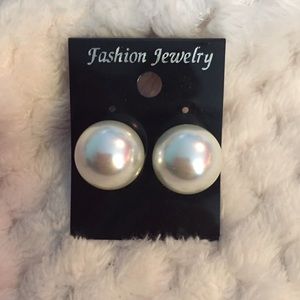 💜3 for $15💜 Pearl Stud Earrings